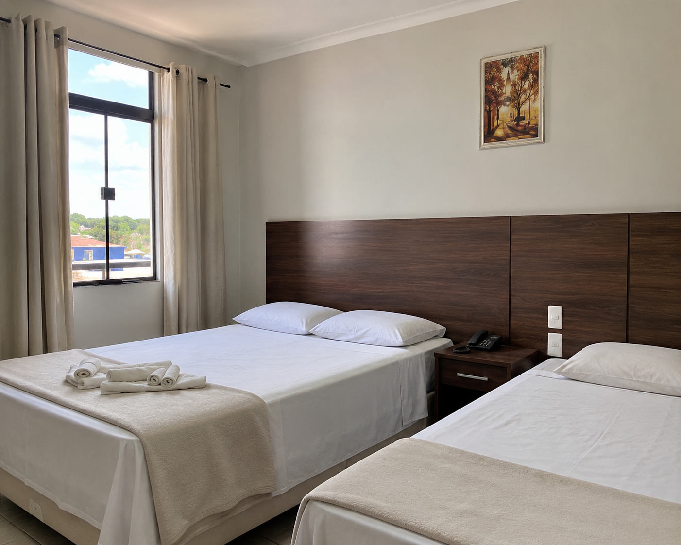Quarto Cacau do Dunorte Hotel com varanda e vista para o pomar